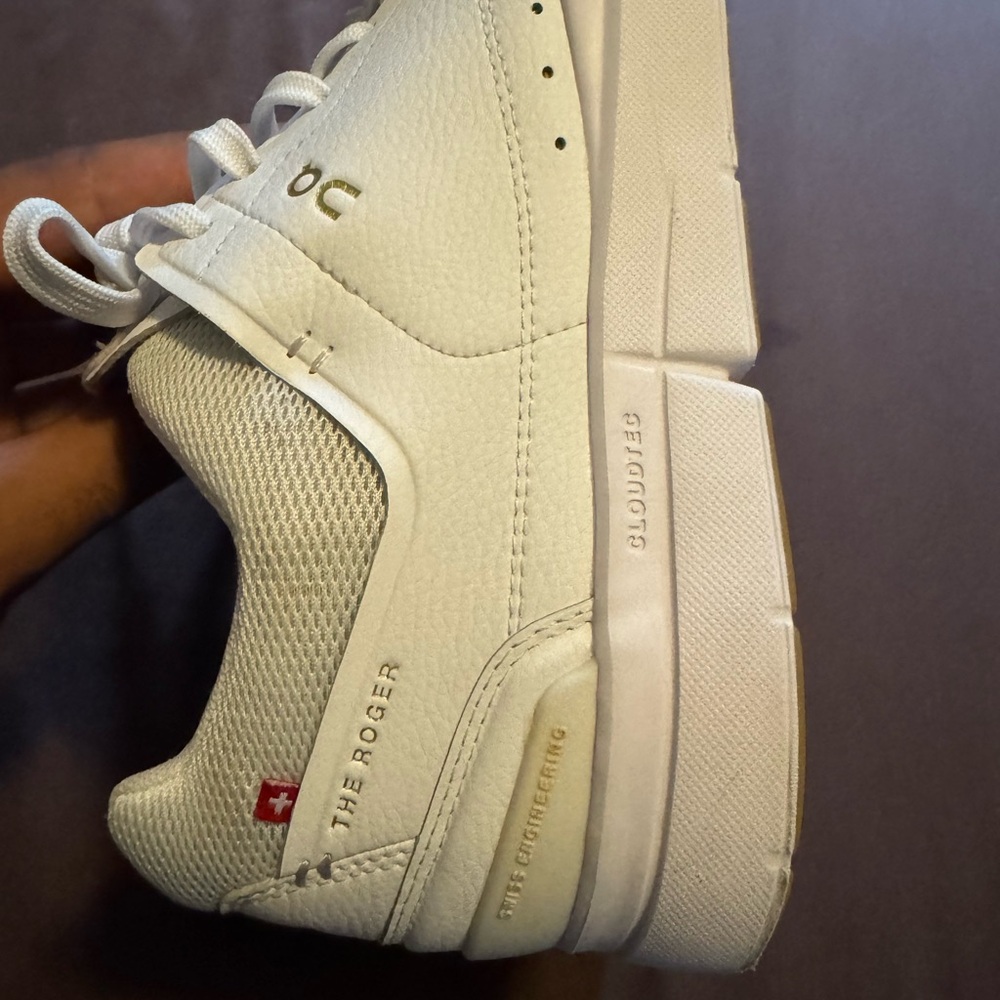 QC the Roger Center Court men 9.5
